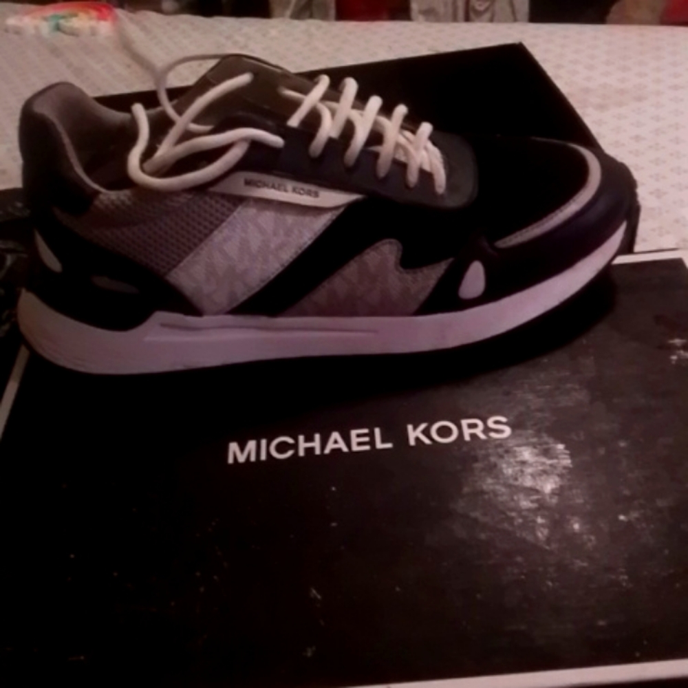Micheal kors men's size9